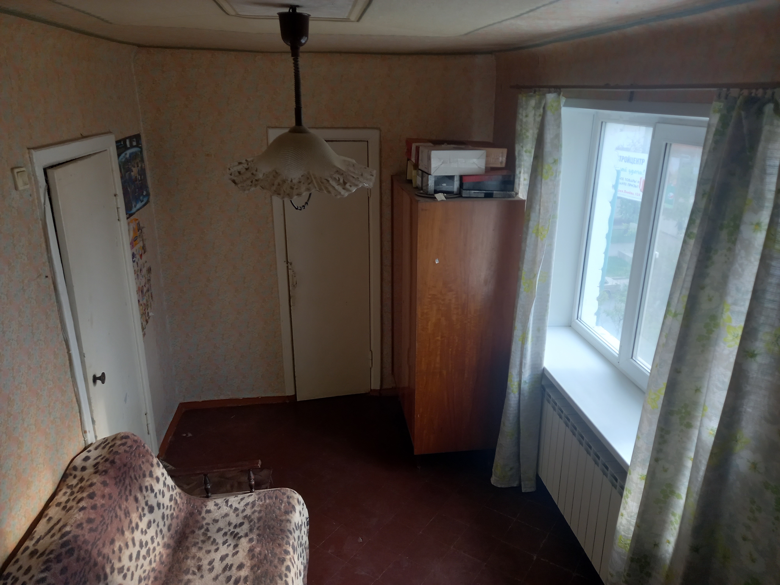 Продается 2х комнатная квартира в г. Луганске, приближенно к центру ,квартал ГБК ( район ДК "Строителей", рядом стадион "Авангард"). 4эт./5эт. дома. Автономное отопление. М/п окна, м/п балконная рама. Современный ремонт в санузле, на кухне и в коридоре. Быстрая сделка, все документы в поря...