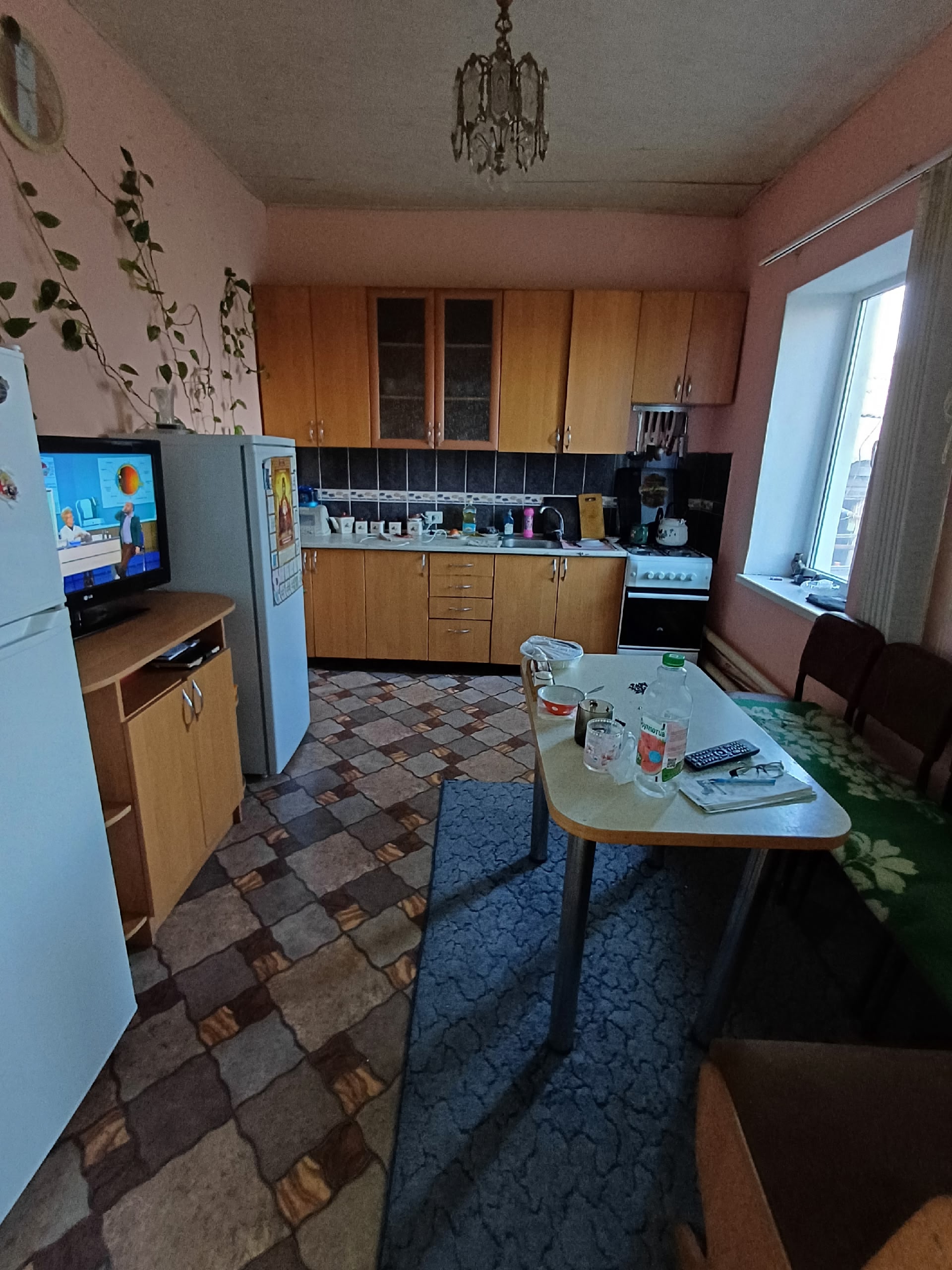 ПРОДАЕТСЯ ДОМ. Площадь дома: 120 м² Площадь участка: 15 сот. Этажей в доме: 1 Категория земель: Индивидуальное жилищное строительство (ИЖС) Показать все Описание ✅CОБCТBЕНHИК Продаётcя дом в cеле Pоcкошнoе в чеpтe гopoда Луганскa,до Тельмaна 15 мин xoтьбы. Общей площадью 120кв.м + подвальноe помeщениe 25кв.м ...
